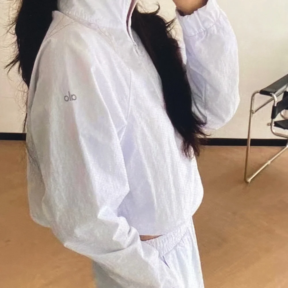 ALO Yoga White Lightweight Pullover Jacket and Elastic Waist Shorts Set - Picture 5 of 5